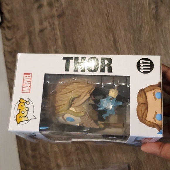 Marvel Avengers Endgame - THOR - Glow in the Dark Chase Limited Edition Funko - Picture 7 of 14